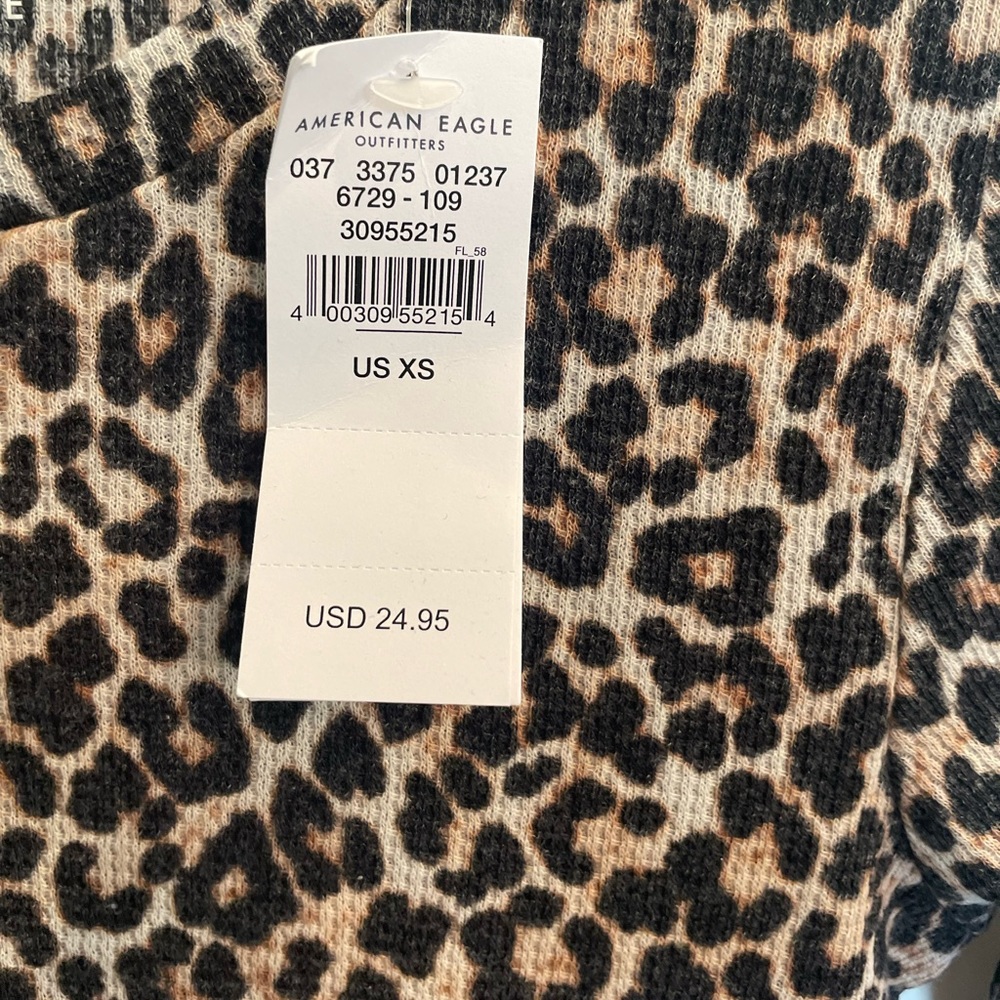 🦋American Eagle Cheetah Shirt - Picture 4 of 4